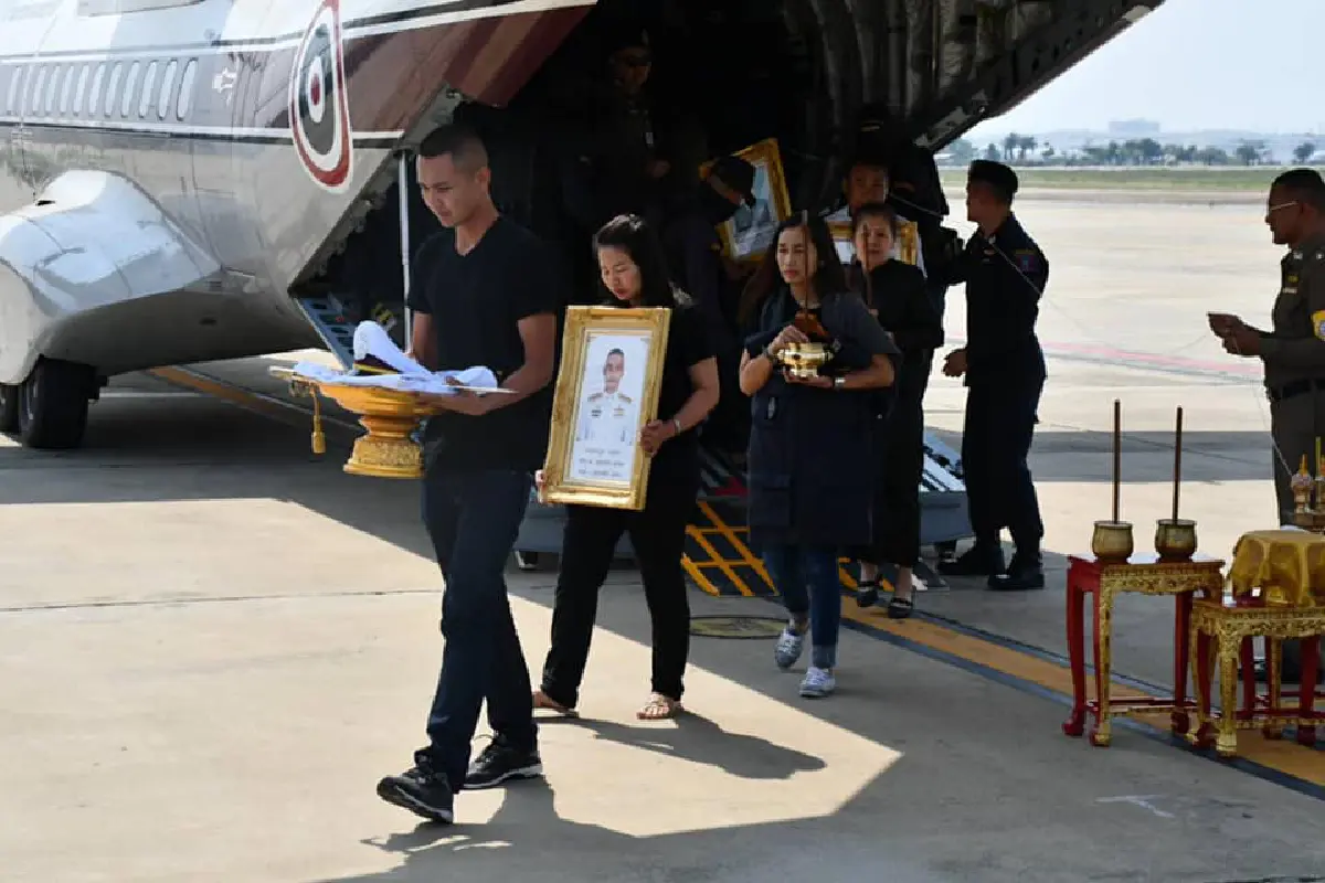 ขบวนเกียรติยศเชิญร่าง 2วีรบุรุษอรินทราชกลับบ้าน