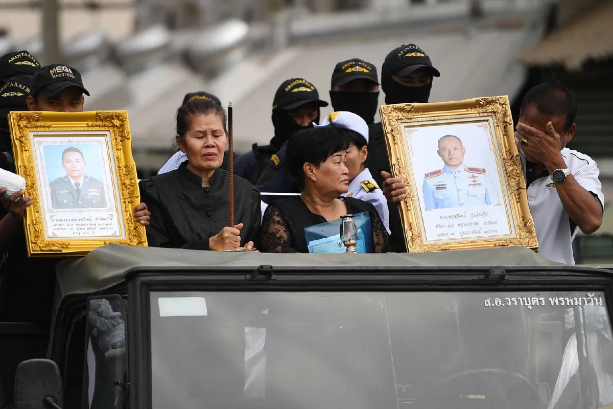 ขบวนเกียรติยศเชิญร่าง 2วีรบุรุษอรินทราชกลับบ้าน