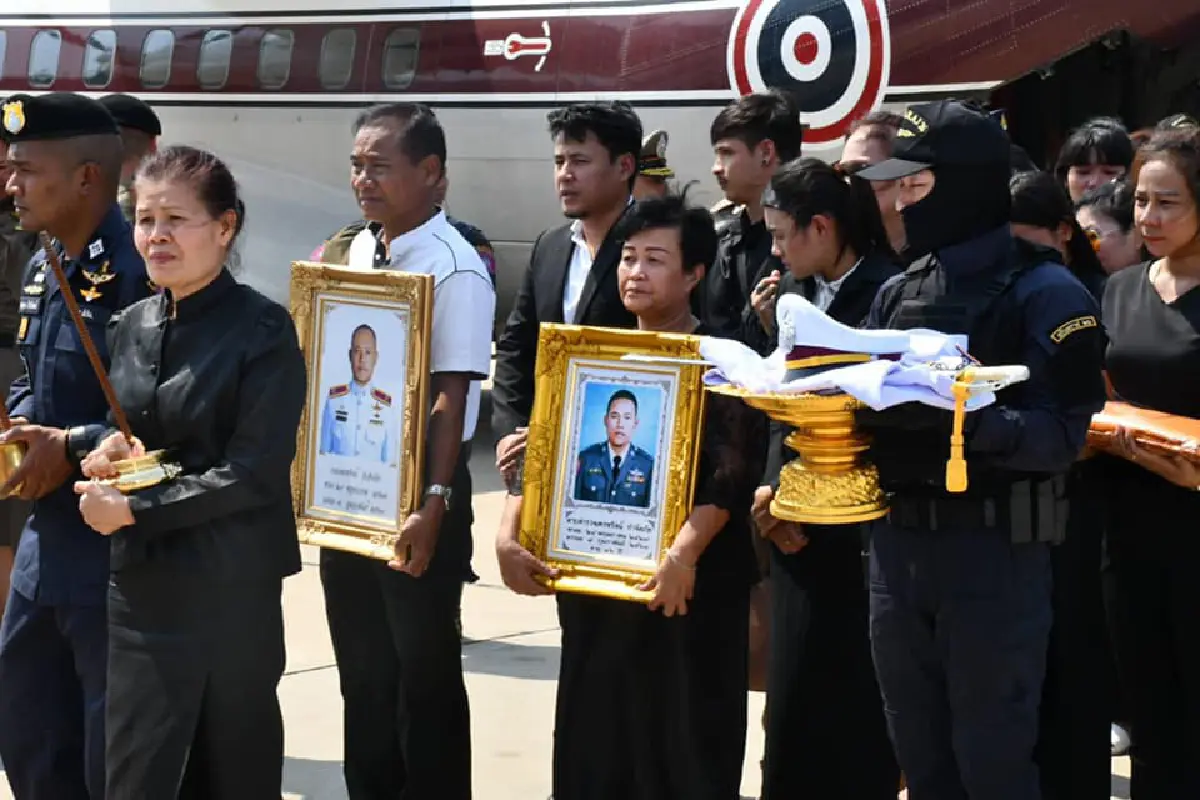 ขบวนเกียรติยศเชิญร่าง 2วีรบุรุษอรินทราชกลับบ้าน