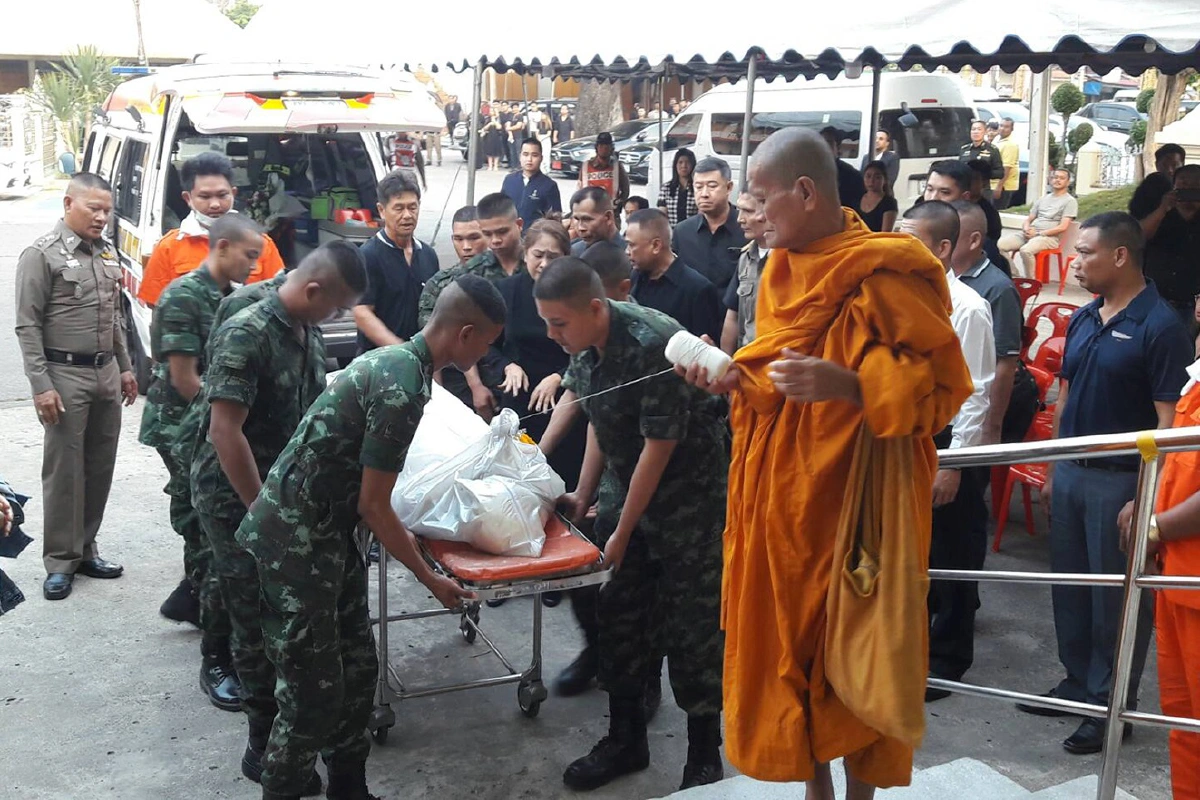 ศพวิศวกรเหยื่อกราดยิงโคราชถึงราชบุรี-ผู้ว่าฯประธานน้ำหลวงอาบศพ