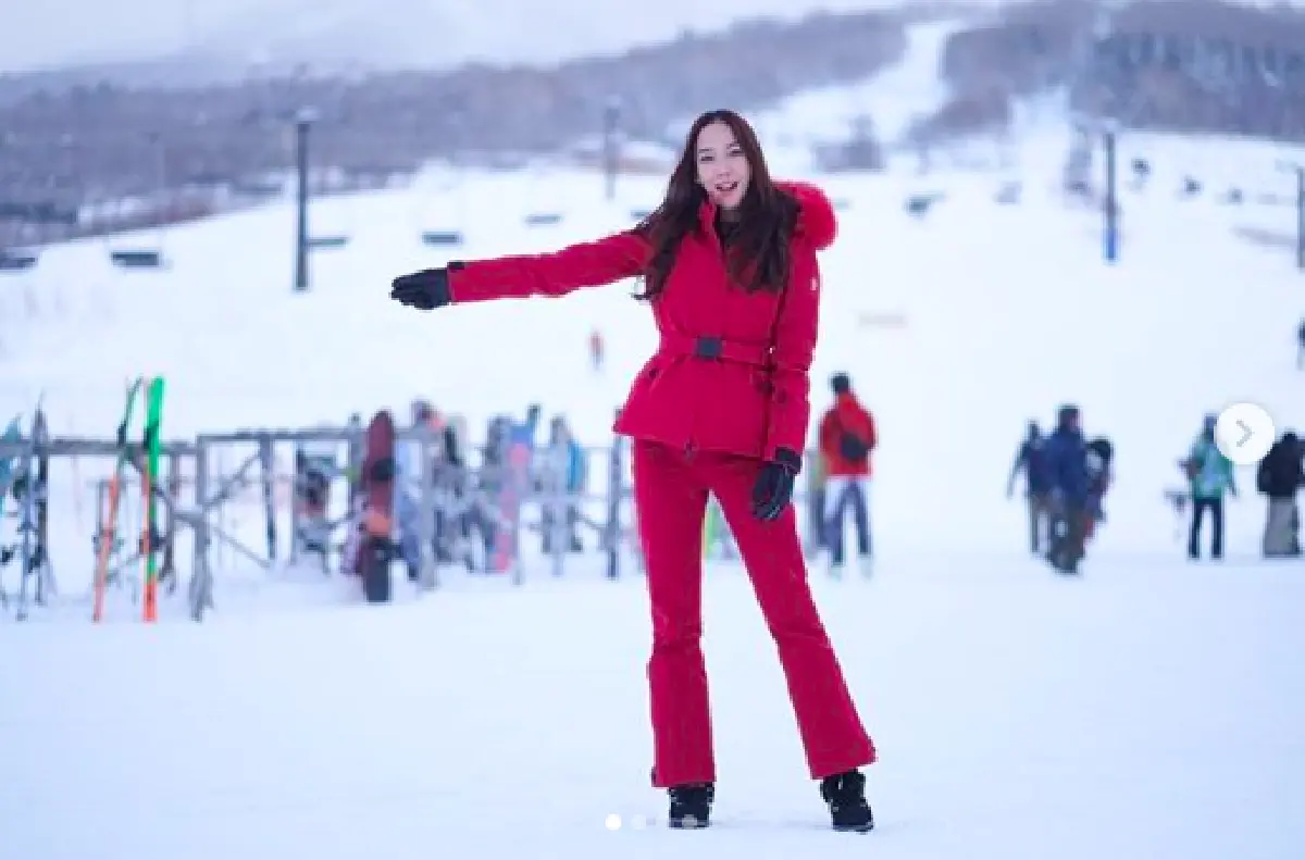 “อั้ม พัชราภา” ทำอากาศหนาวนั่นฮอตไปเลย แช่ออนเซ็นท่ามกลางหิมะ