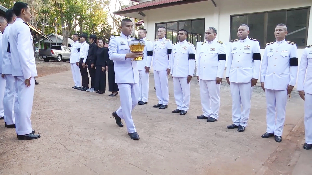 พระราชทานน้ำหลวงอาบศพครูเหยื่อกราดยิงโคราช ผู้ตายตั้งใจสอนสมเป็นแม่พิมพ์ของชาติ