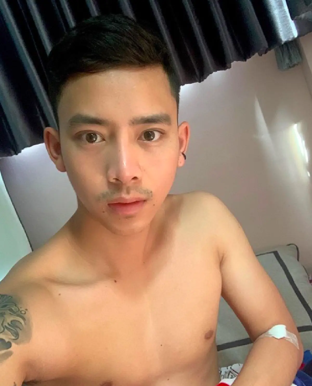 “เบิ้ล ปทุมราช"  ใจหายใจคว่ำ ถูกดึงตกจากเวทีคอนเสิร์ต 