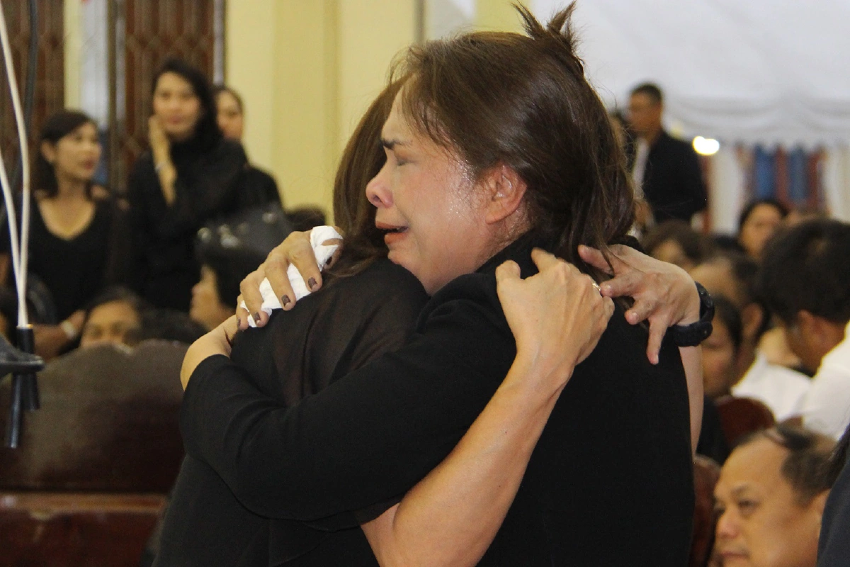 ศพวิศวกรเหยื่อกราดยิงโคราชถึงราชบุรี-ผู้ว่าฯประธานน้ำหลวงอาบศพ