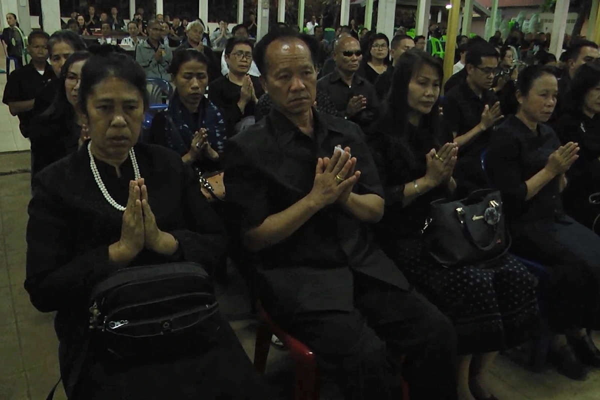 พระราชทานน้ำหลวงอาบศพครูเหยื่อกราดยิงโคราช ผู้ตายตั้งใจสอนสมเป็นแม่พิมพ์ของชาติ