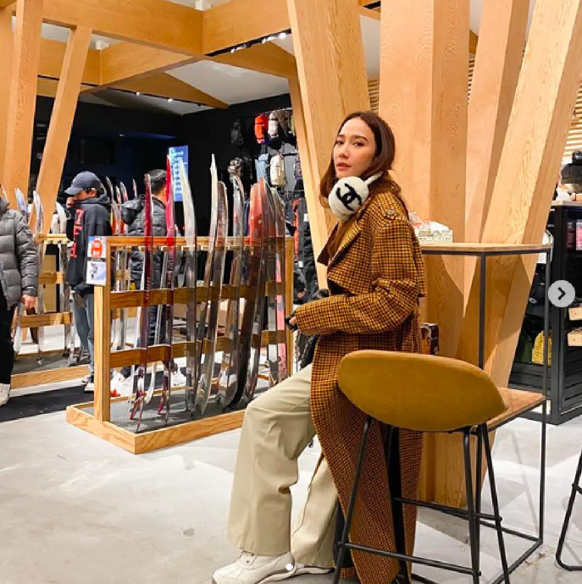 “อั้ม พัชราภา” ทำอากาศหนาวนั่นฮอตไปเลย แช่ออนเซ็นท่ามกลางหิมะ