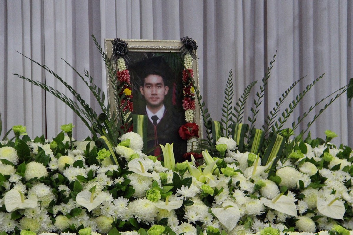 ศพวิศวกรเหยื่อกราดยิงโคราชถึงราชบุรี-ผู้ว่าฯประธานน้ำหลวงอาบศพ ศพวิศวกรเหยื่อกราดยิงโคราชถึงราชบุรี-ผู้ว่าฯประธานน้ำหลวงอาบศพ