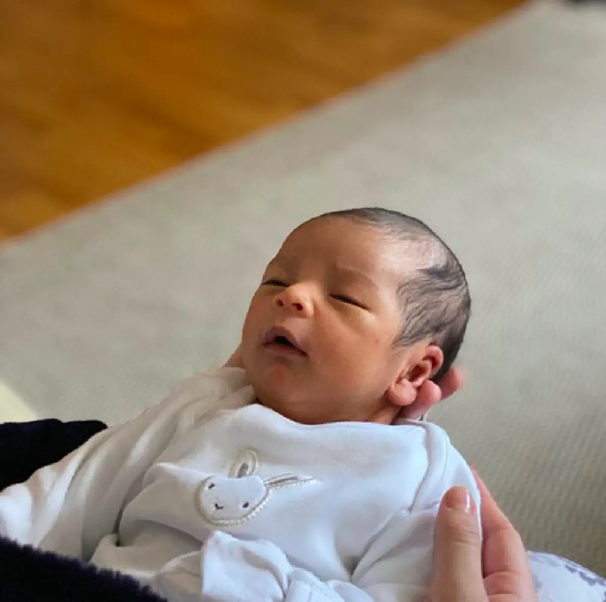 “แองจี้ เฮสติ้งส์” เผยโฉมลูกชาย “น้องฮานิ“ ให้ชมแบบชัดๆ จิ้มลิ้มน่ารักมากๆ 