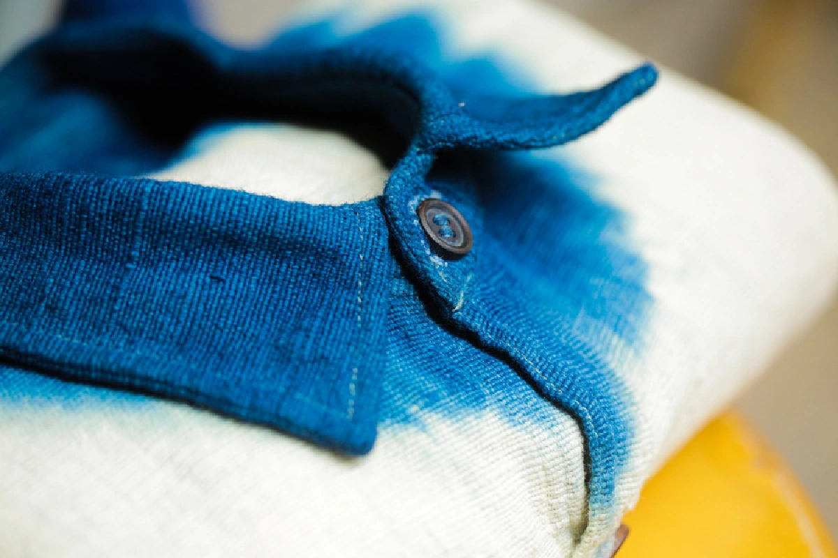 แบรด พิตต์ ยังใส่ "ป้าจิ๋ว" สาวสกลผู้ปลุกชีพ 'ผ้าย้อมคราม' ไทยจนดังไประดับโลก