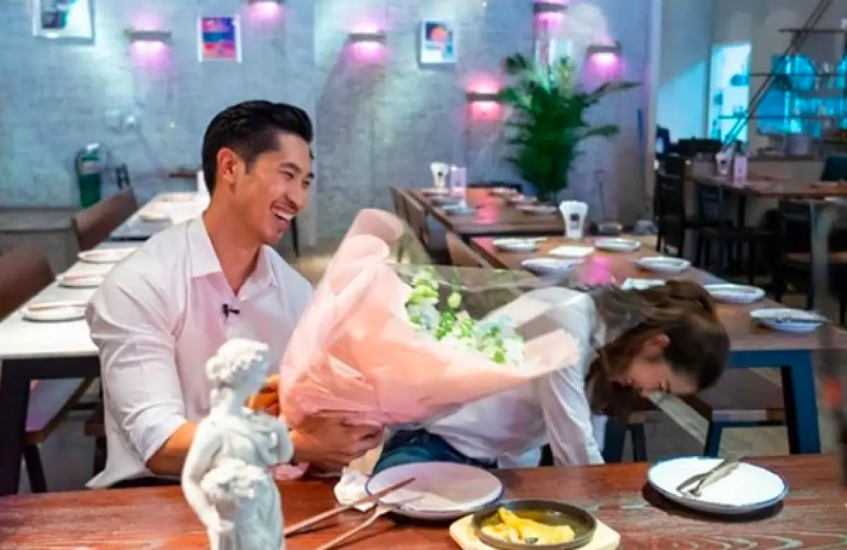 อะไรยังไง!? "เชียร์ ฑิฆัมพร" เขินหนักมาก "ไฮโซบิ๊ก" ทำเซอร์ไพรส์รับวาเลนไทน์