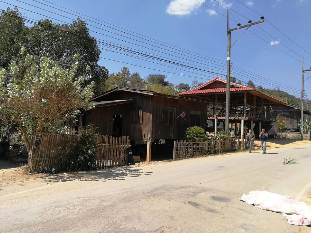 ทำไปได้!อ้างวิญญาญผีเข้าสิงร่างคว้าปืนลูกซองยาวไล่ยิงเพื่อนตายคาที่