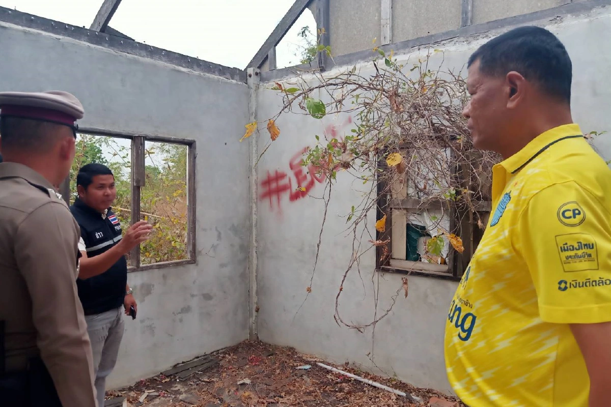 ชายนิรนามสวมไอ้โม่งถ่ายคลิปช่วยตัวเองในคาร์แคร์ร้าง