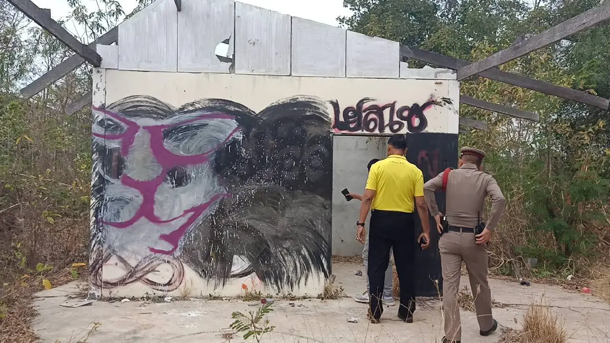 ชายนิรนามสวมไอ้โม่งถ่ายคลิปช่วยตัวเองในคาร์แคร์ร้าง