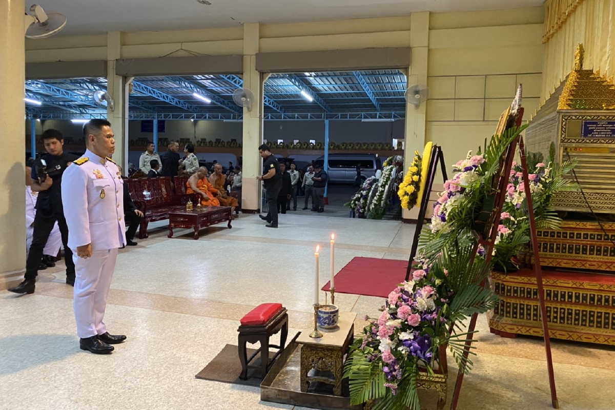 รมว.ทส.ร่วมงานสวดศพเจ้าหน้าที่ป่าไม้เหยื่อกราดยิงโคราช พร้อมมอบเงินช่วยเหลือครอบครัว รมว.ทส.ร่วมงานสวดศพเจ้าหน้าที่ป่าไม้เหยื่อกราดยิงโคราช พร้อมมอบเงินช่วยเหลือครอบครัว