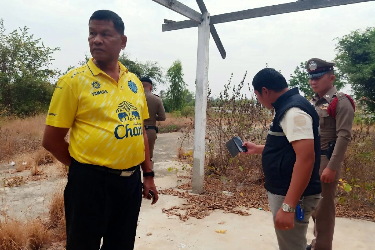 ชายนิรนามสวมไอ้โม่งถ่ายคลิปช่วยตัวเองในคาร์แคร์ร้าง