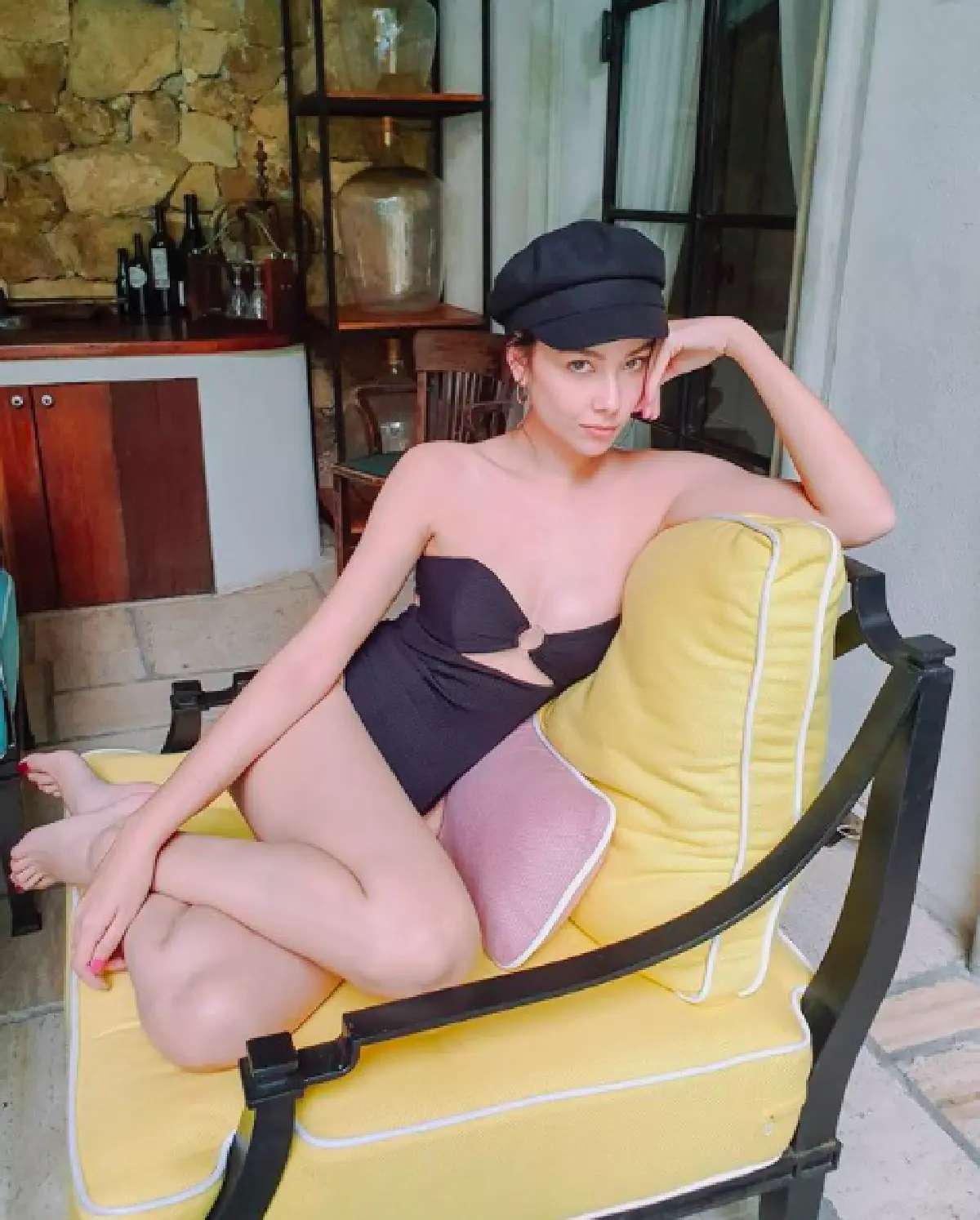 แค่นี้ก็ไฟลุกแล้ว “แซมมี่” นุ่งวันพีชสีดำ พร้อมโพสต์ท่าอินเนอร์เซ็กซี่เบาๆ