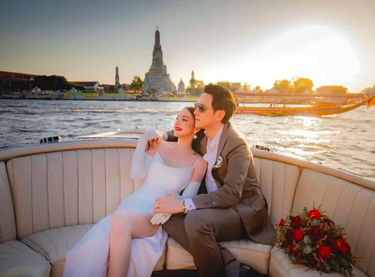 มาอีกเซ็ตพรีเวดดิ้ง “ฟลุค-นาตาลี” ล่องเรือชิลๆ กลางแม่น้ำเจ้าพระยา