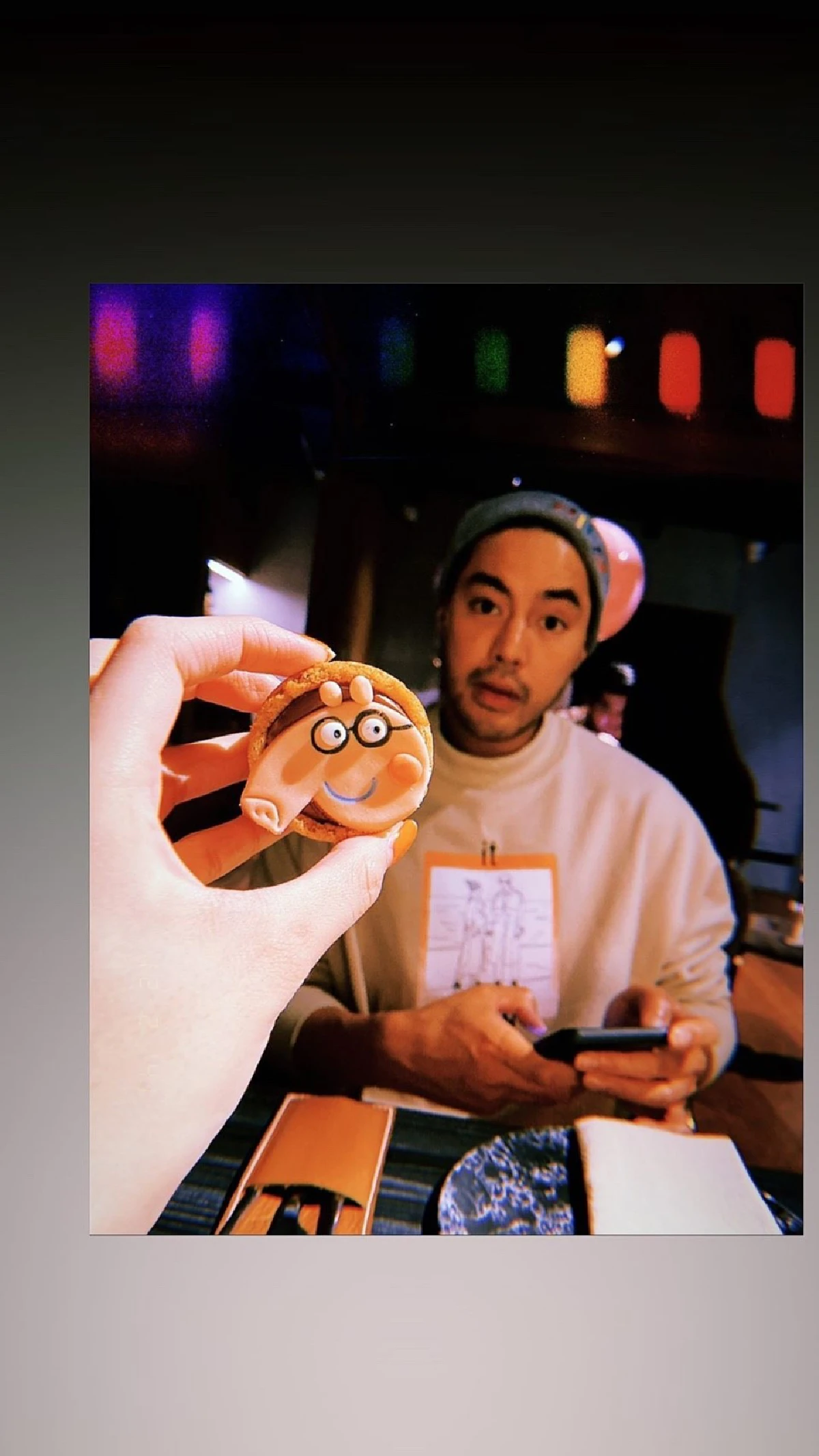 ไม่เหมือนใคร! ท็อป จรณ หอบดอกไม้แสนเก๋ให้ หยดน้ำ ฉลองวาเลนไทน์ล่วงหน้า