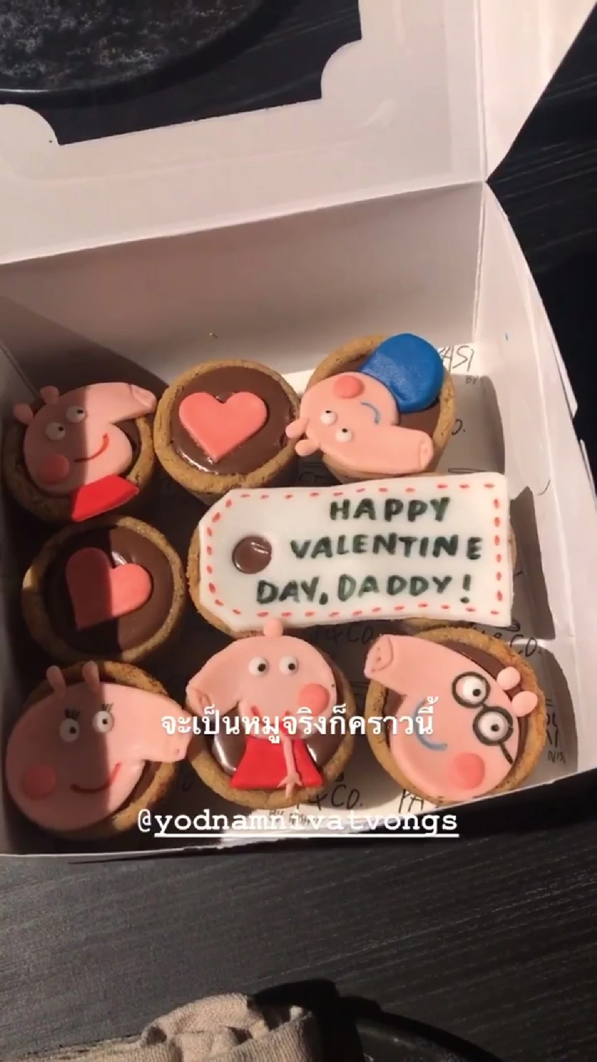 ไม่เหมือนใคร! ท็อป จรณ หอบดอกไม้แสนเก๋ให้ หยดน้ำ ฉลองวาเลนไทน์ล่วงหน้า