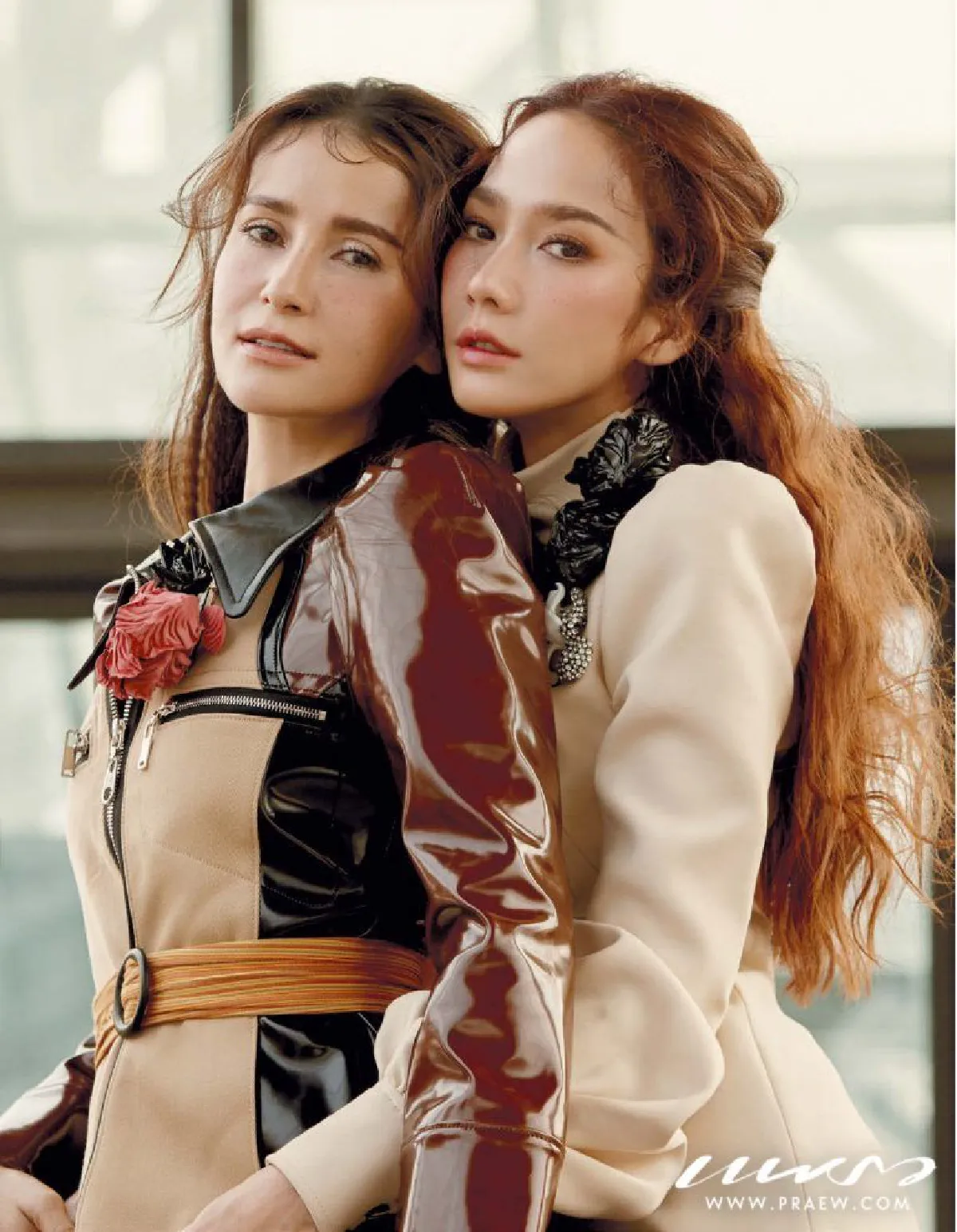 สองสาวทรงเสน่ห์  “แอน ทองประสม-อั้ม พัชราภา" ถ่ายแบบคู่ประชันความสวย