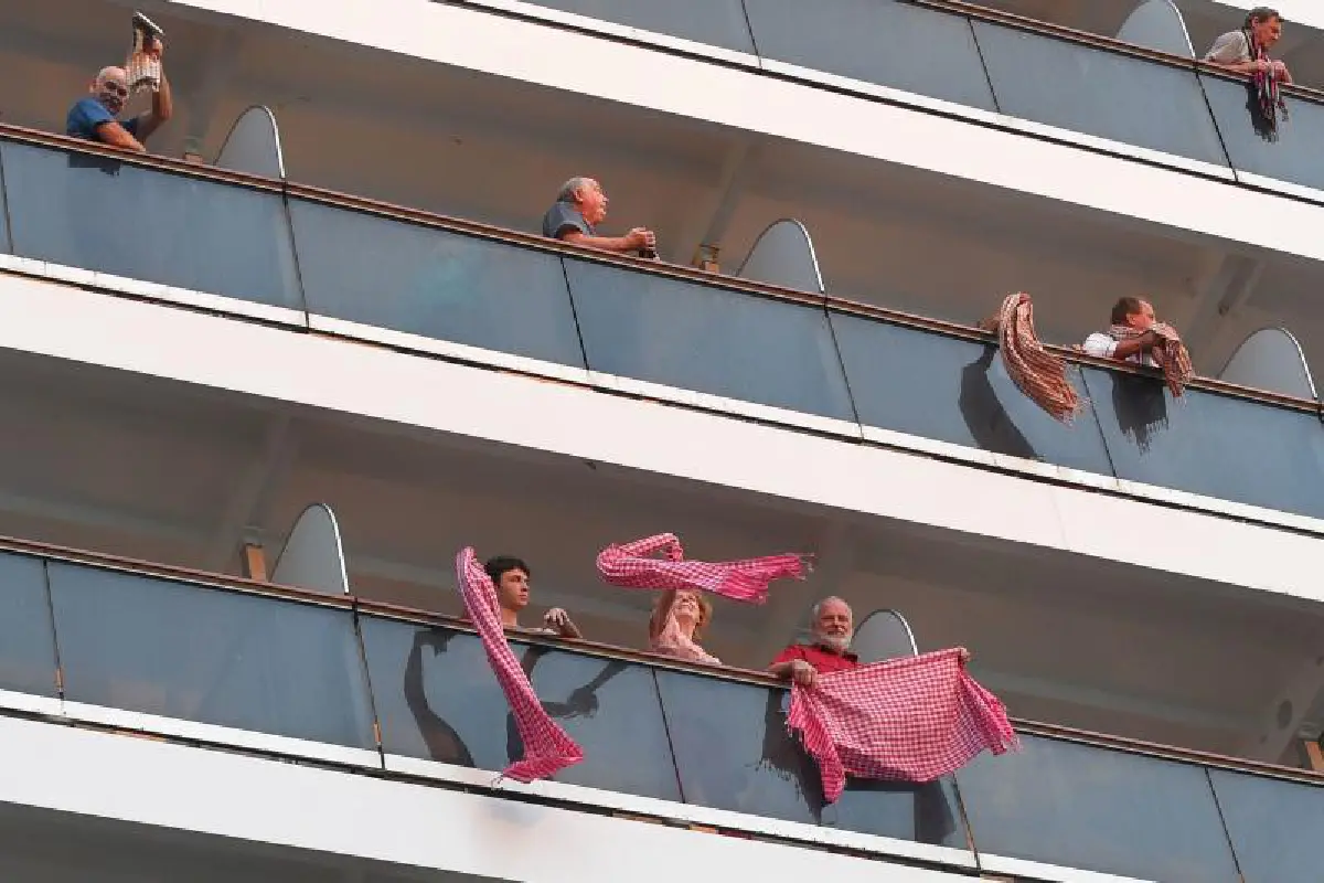 ผู้โดยสาร Westerdam ขึ้นฝั่งสีหนุวิลล์ "ฮุนเซน" ต้อนรับอบอุ่น