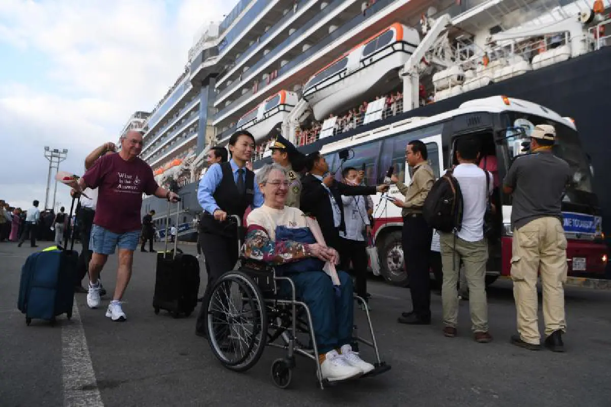 ผู้โดยสาร Westerdam ขึ้นฝั่งสีหนุวิลล์ "ฮุนเซน" ต้อนรับอบอุ่น