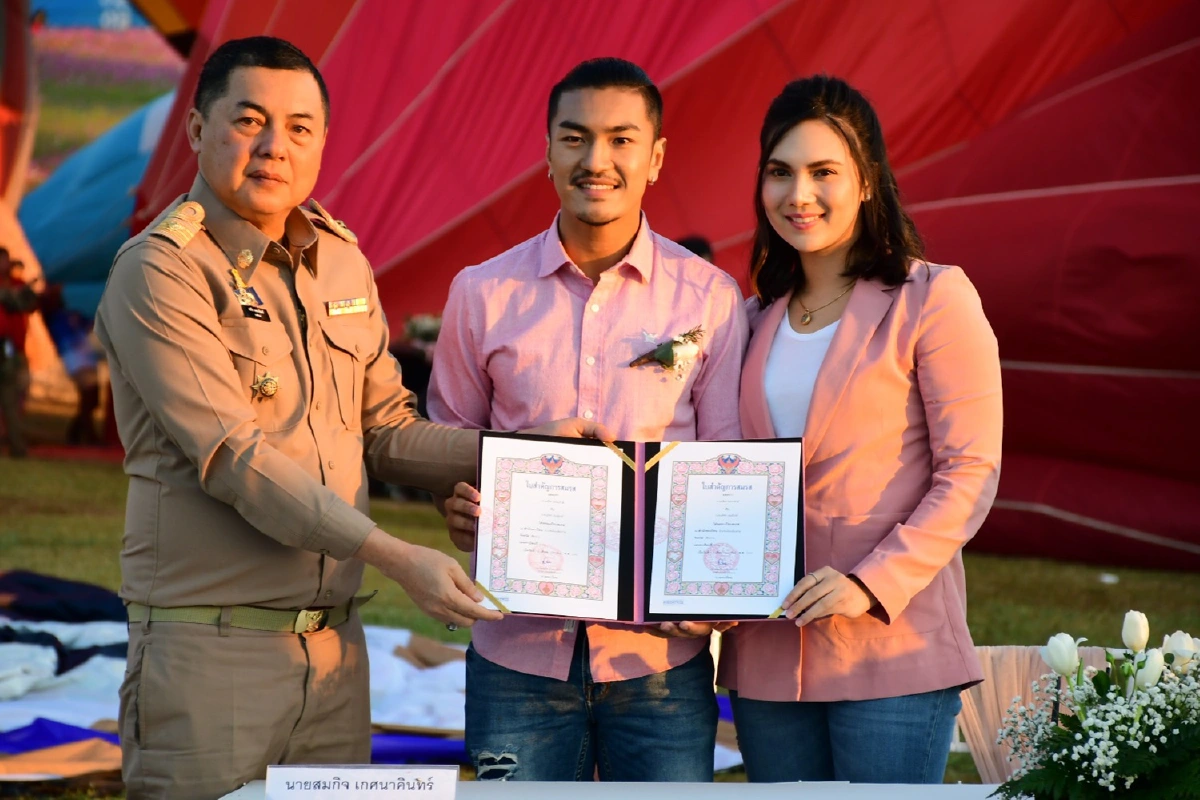 ยิ่งใหญ่กว่าทุกปี! 25คู่รักจดทะเบียนสมรสบนบอลลูน
