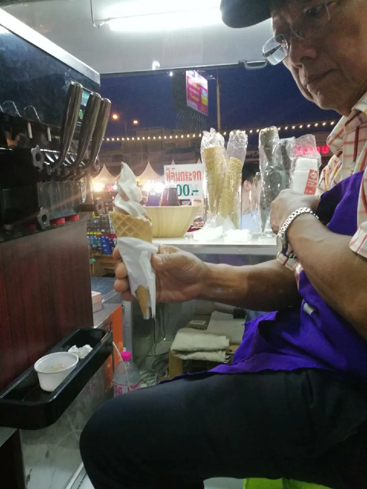 ปรุงรักให้หวานด้วยกันและกัน “ลุงจิม-ป้าต้อย” คู่รักฟู้ดทรัค 47 ปี ทุกวันนี้รักกว่าเมื่อวาน  