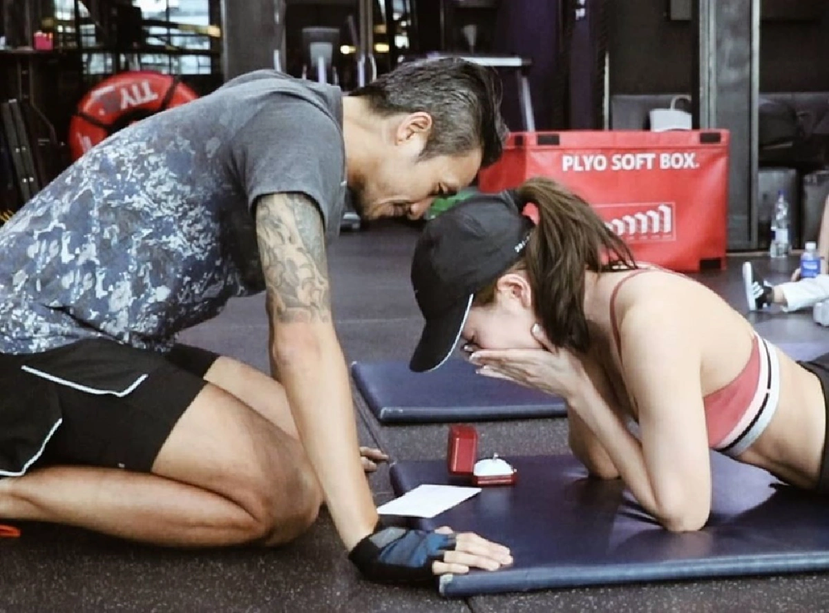 เพราะแบบนี้หรือเปล่า? ก้อย รัชวิน ถูกแซวใหญ่! ไปไหว้พระตรีมูรติขอพรเรื่องรักก่อนถูกขอแต่งงาน