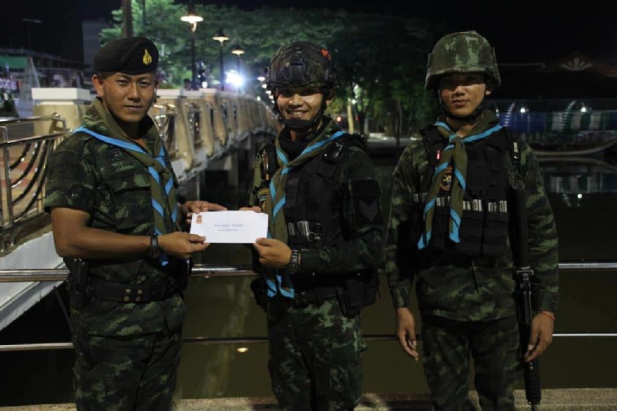 พลทหารฮีโร่! กระโดดน้ำช่วยเหลือหญิงฆ่าตัวตายได้อย่างปลอดภัย