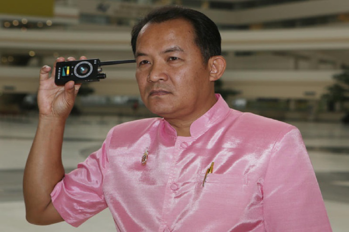 "ศรีสุวรรณ" ค้าน การยกเว้นทหารเกษียณไม่คืนบ้านหลวง "ศรีสุวรรณ" ค้าน การยกเว้นทหารเกษียณไม่คืนบ้านหลวง