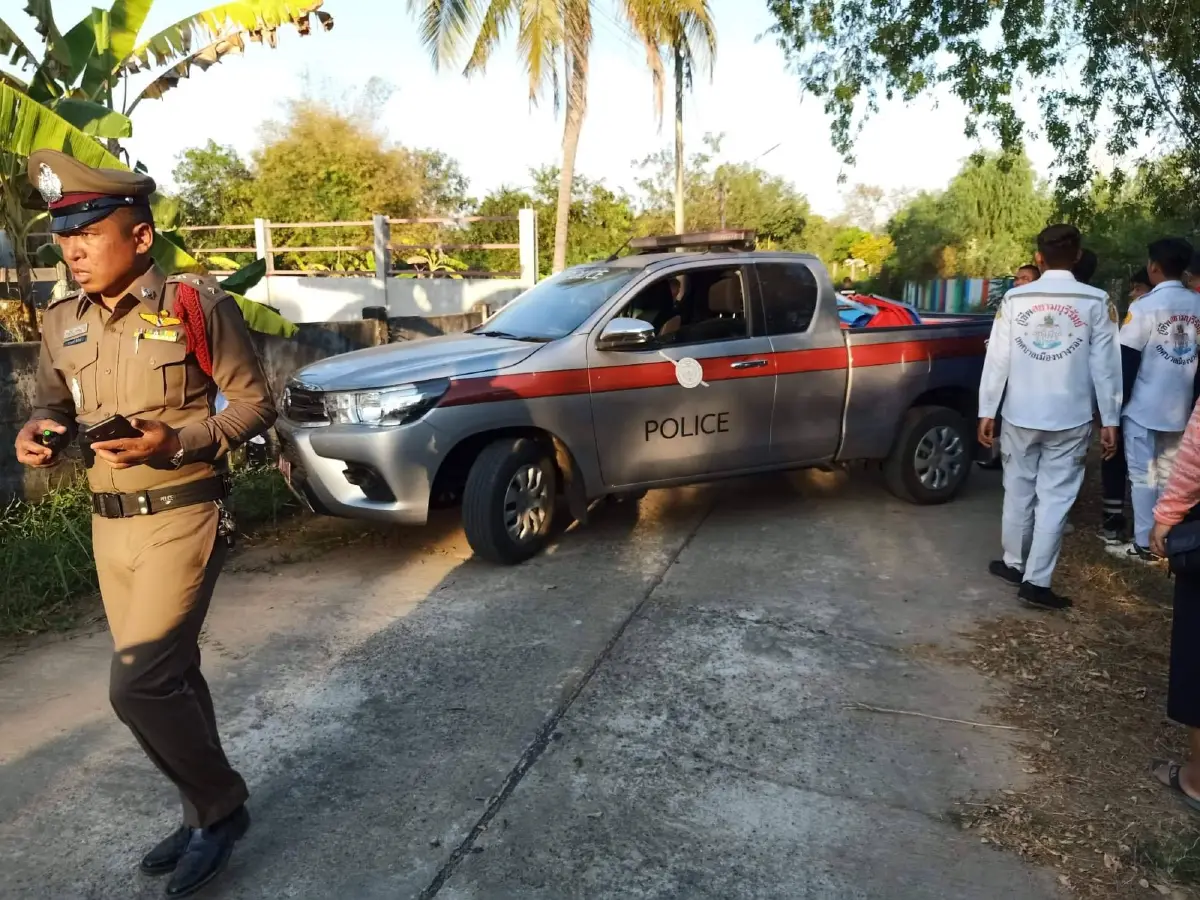 ระทึก! ชายคลุ้มครั่งใช้ปืนยาวรัวยิงกว่า 40 นัดพร้อมจับญาติขังไว้ในบ้าน