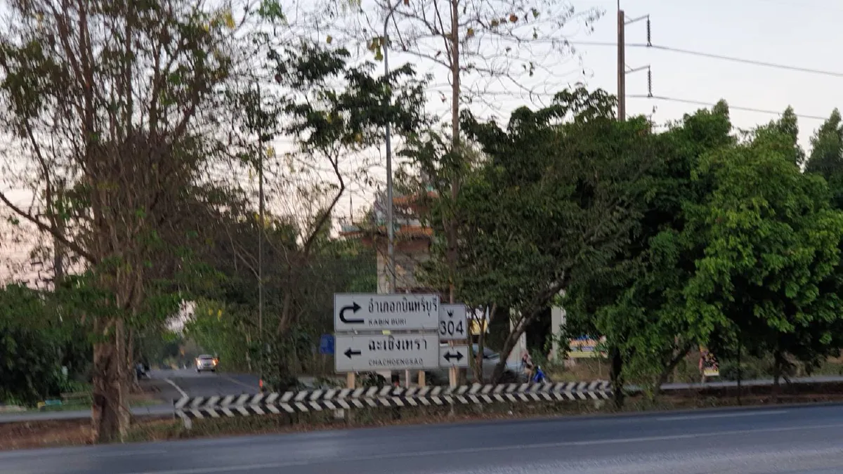 ละครชีวิต! 2 ผัวเมียเดินเท้า 4 วันจากโคราชกลับบ้านเกิดเมืองชลฯเหตุถูกโกงค่าแรง