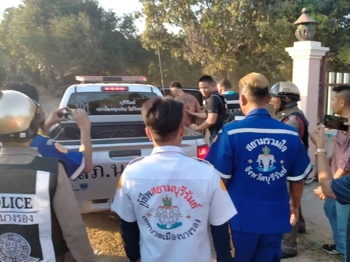 ระทึก! ชายคลุ้มครั่งใช้ปืนยาวรัวยิงกว่า 40 นัดพร้อมจับญาติขังไว้ในบ้าน