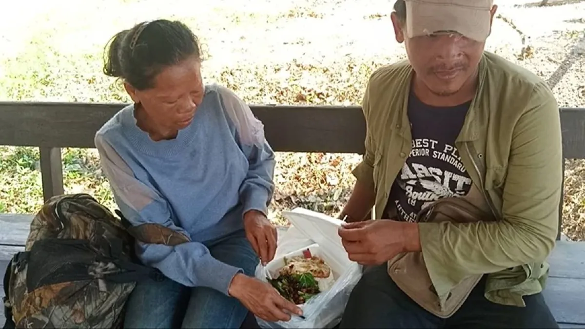 ละครชีวิต! 2 ผัวเมียเดินเท้า 4 วันจากโคราชกลับบ้านเกิดเมืองชลฯเหตุถูกโกงค่าแรง