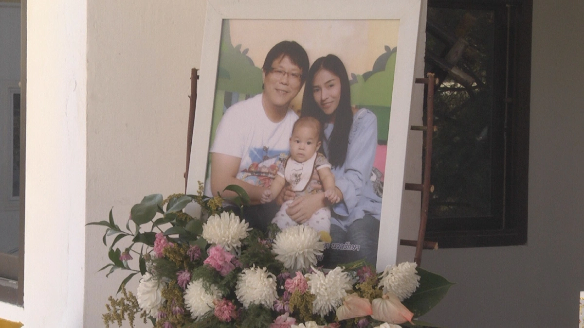 องคมนตรีเป็นประธานในพิธีพระราชทานเพลิงศพ 3 พ่อแม่ลูกเหยื่อยิงกราด