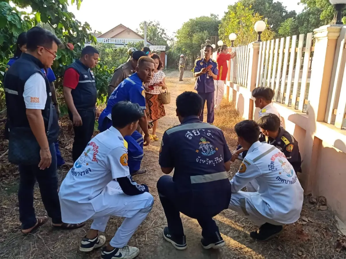 ระทึก! ชายคลุ้มครั่งใช้ปืนยาวรัวยิงกว่า 40 นัดพร้อมจับญาติขังไว้ในบ้าน