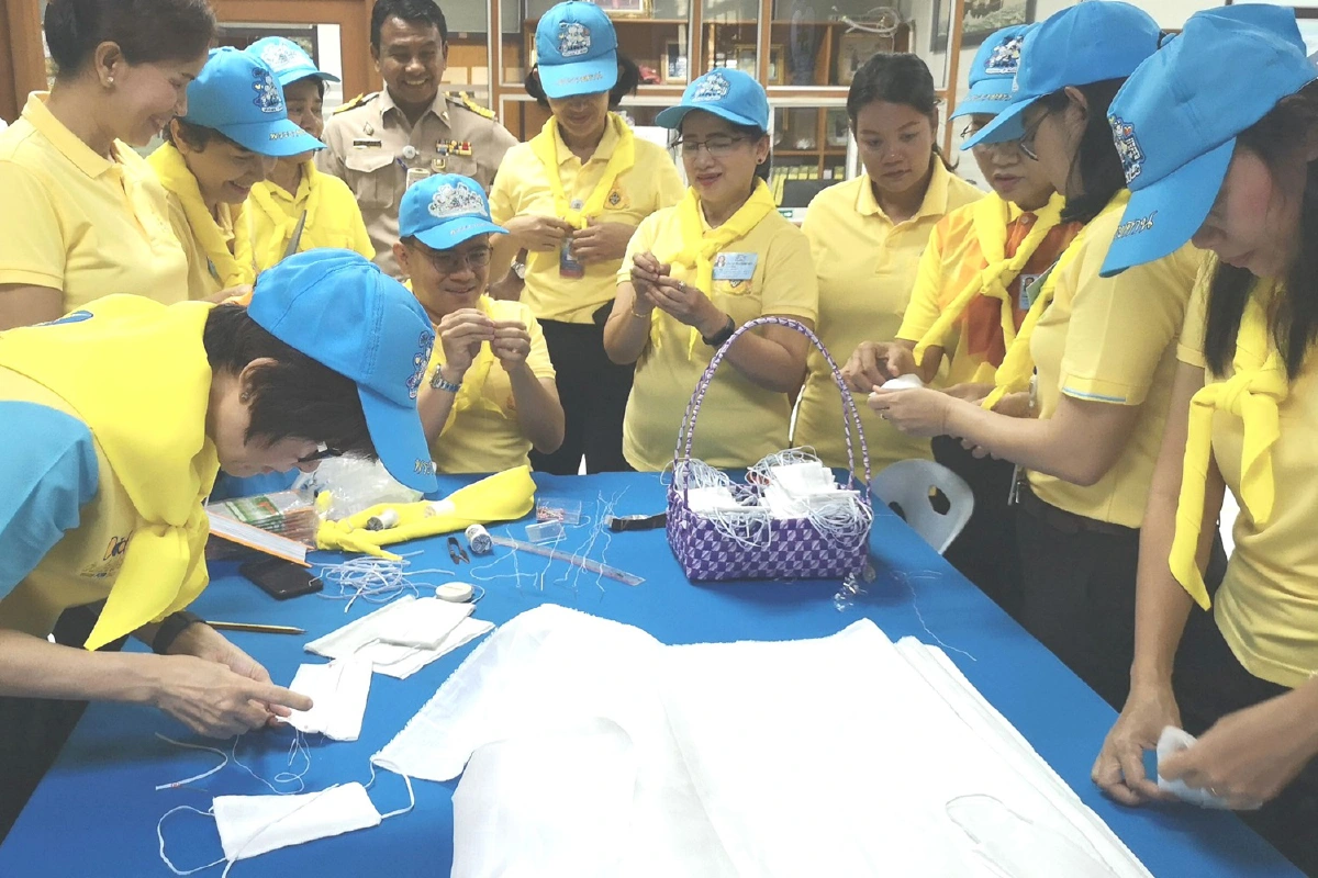 รพ.ตรังเร่งมือเย็บหน้ากากอนามัยใช้หลังขาดแคลน