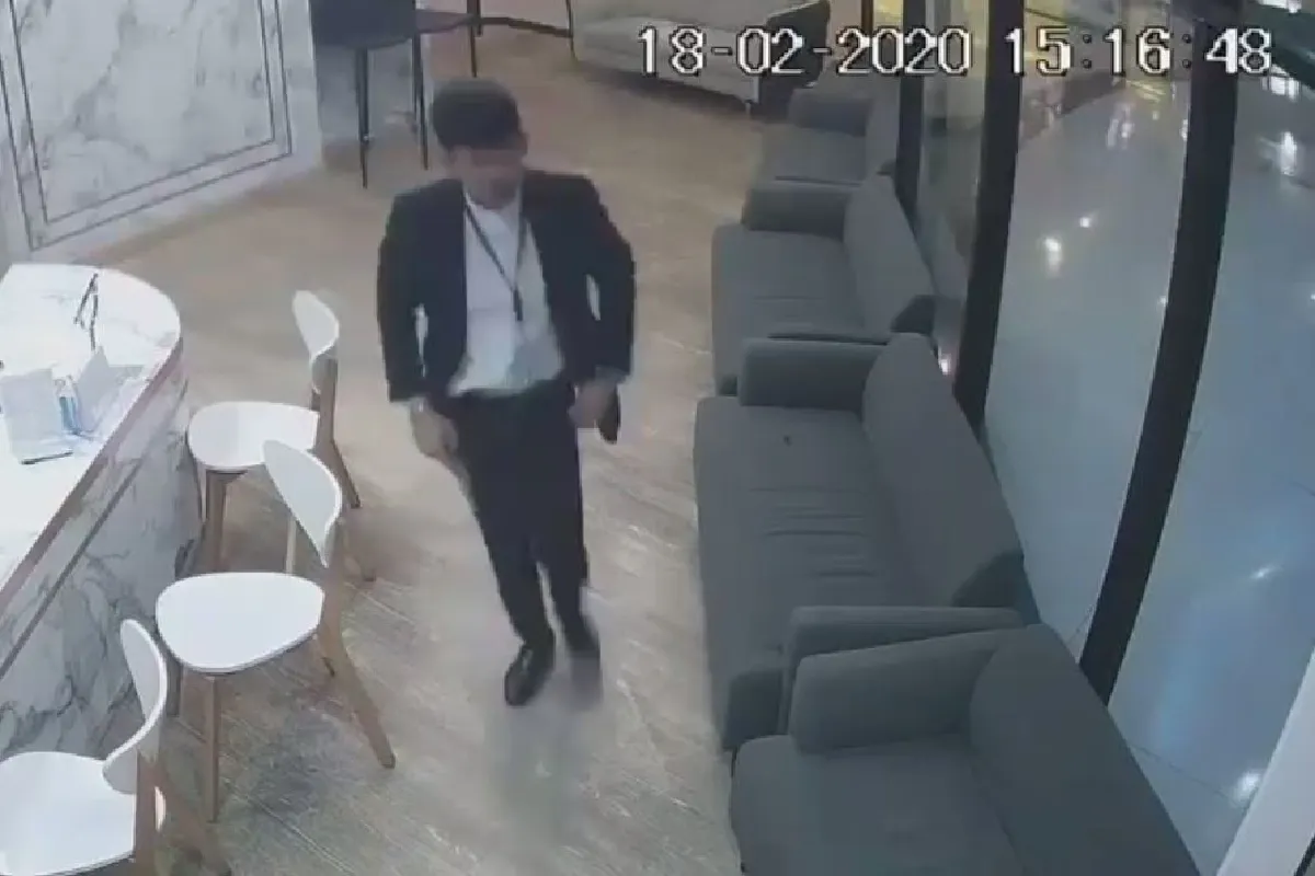 กล้องวงจรปิดเผยนาทีคนร้ายบุกจ่อยิงอดีตภรรยาในคลินิก