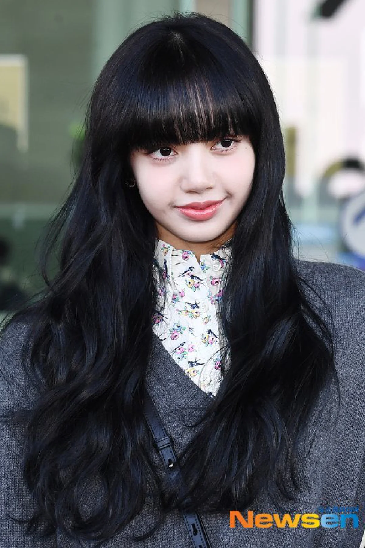 ใจละลายกันไปข้าง “ลิซ่า Blackpink” ในลุคสาวผมดำสะดุดตา บินร่วมงานแฟชั่นโชว์ที่มิลาน