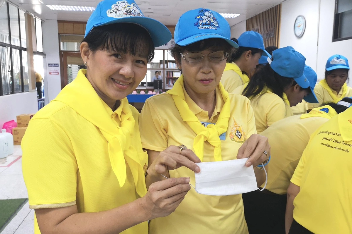 รพ.ตรังเร่งมือเย็บหน้ากากอนามัยใช้หลังขาดแคลน