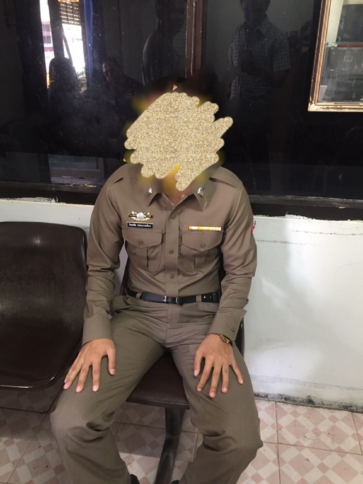 แสบจริง! หนุ่ม 21 ปีถูกต้มสอบติดตร.ความแตกวันแต่งเต็มยศมารายงานตัวบนโรงพัก