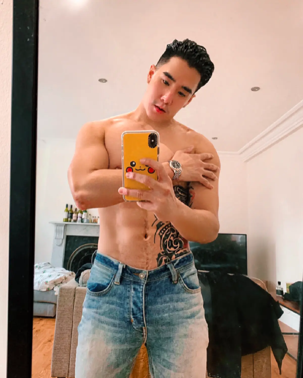  เปรี้ยวมากจ้า "เขื่อน ภัทรดนัย" ใส่เสื้อผู้หญิงเอวลอยสีสดใสเที่ยวหัวหิน