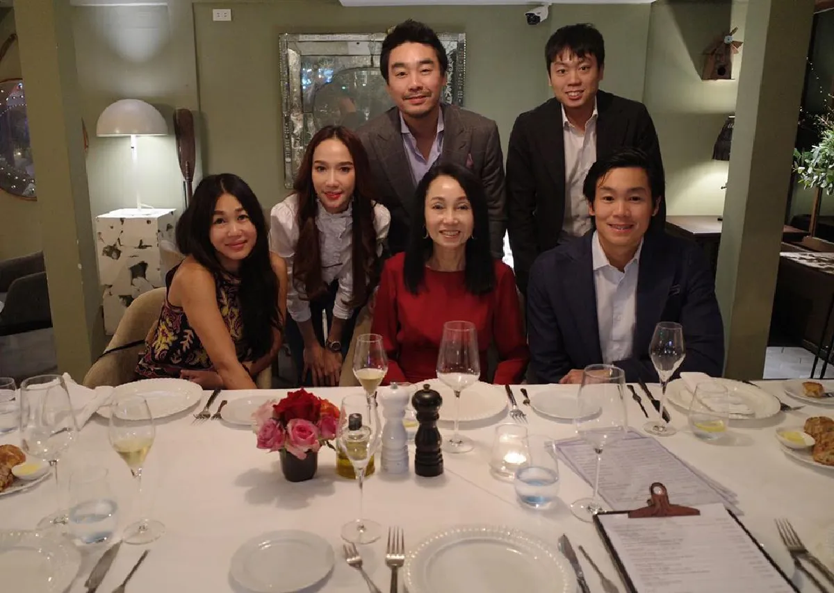อั้ม พัชราภา ร่วมดินเนอร์ฉลองวันเกิด ไฮโซพก กับครอบครัวฝ่ายชายสุดอบอุ่น