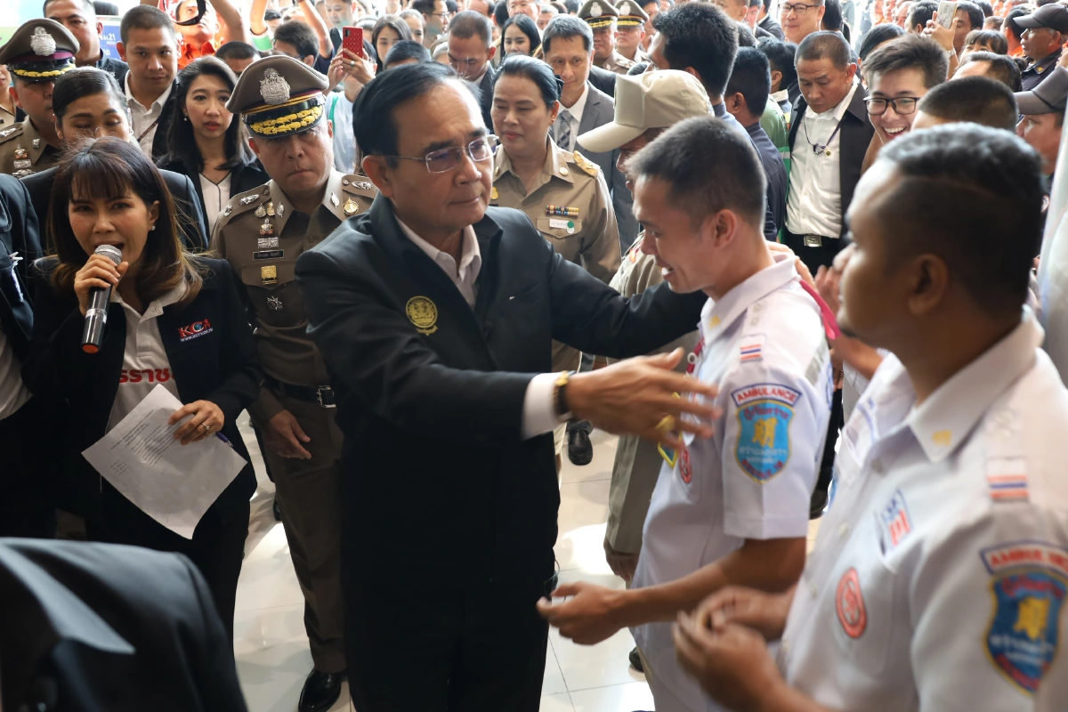 ประมวลภาพนายกฯลงพื้นที่โคราชจ่ายเงินเยียวยาเหยื่อกราดยิง