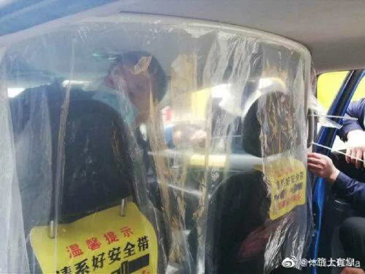 ไอเดียบรรเจิด ชาวจีนครอบพลาสติกทั่วตัว-รถยนต์กันไวรัส