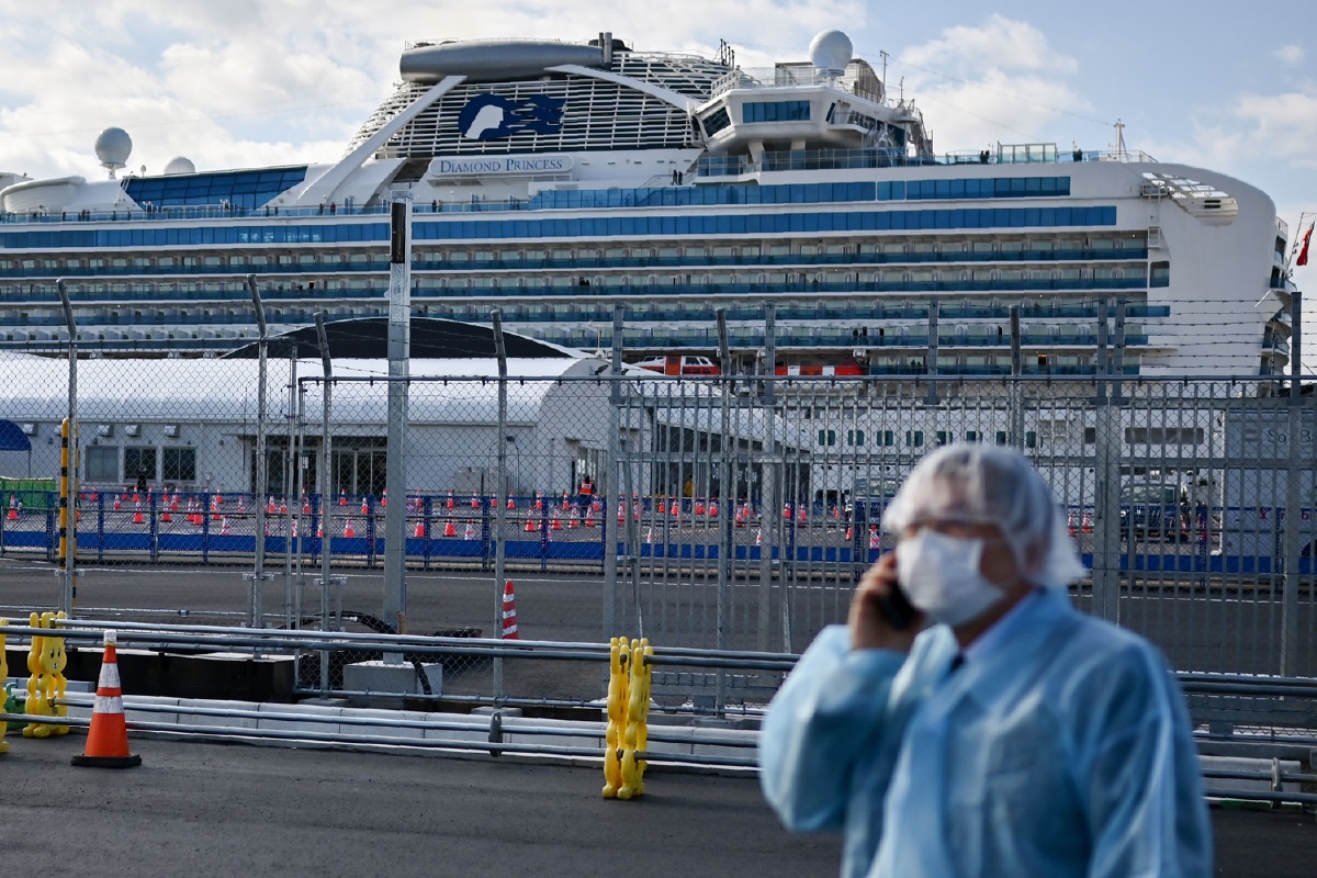 รอดแล้ว! ผู้โดยสารออกจากเรือ Diamond Princess หลังกักกันครบ14วัน รอดแล้ว! ผู้โดยสารออกจากเรือ Diamond Princess หลังกักกันครบ14วัน