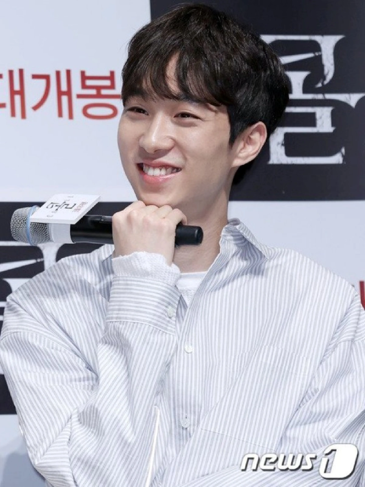 นี่ผู้กำกับนะ! “อีชุงฮยอน” สร้างความฮือฮาในงานเปิดตัวหนัง หลายคนคิดว่าพระเอก 