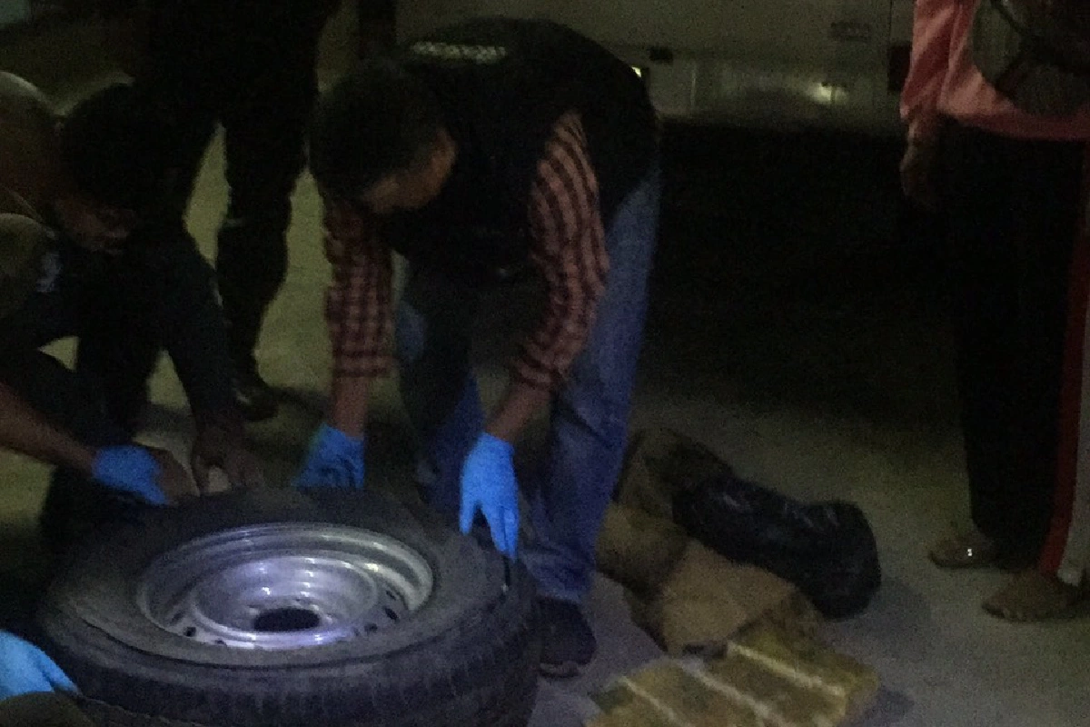 สาวชงเหล้าคิดรวยทางลัด รับจ้างยาบ้าแสนเม็ด ถูกรวบคาด่านตรวจ