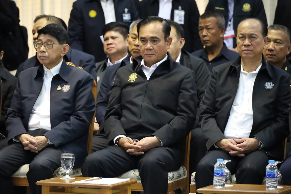 ประมวลภาพนายกฯลงพื้นที่โคราชจ่ายเงินเยียวยาเหยื่อกราดยิง